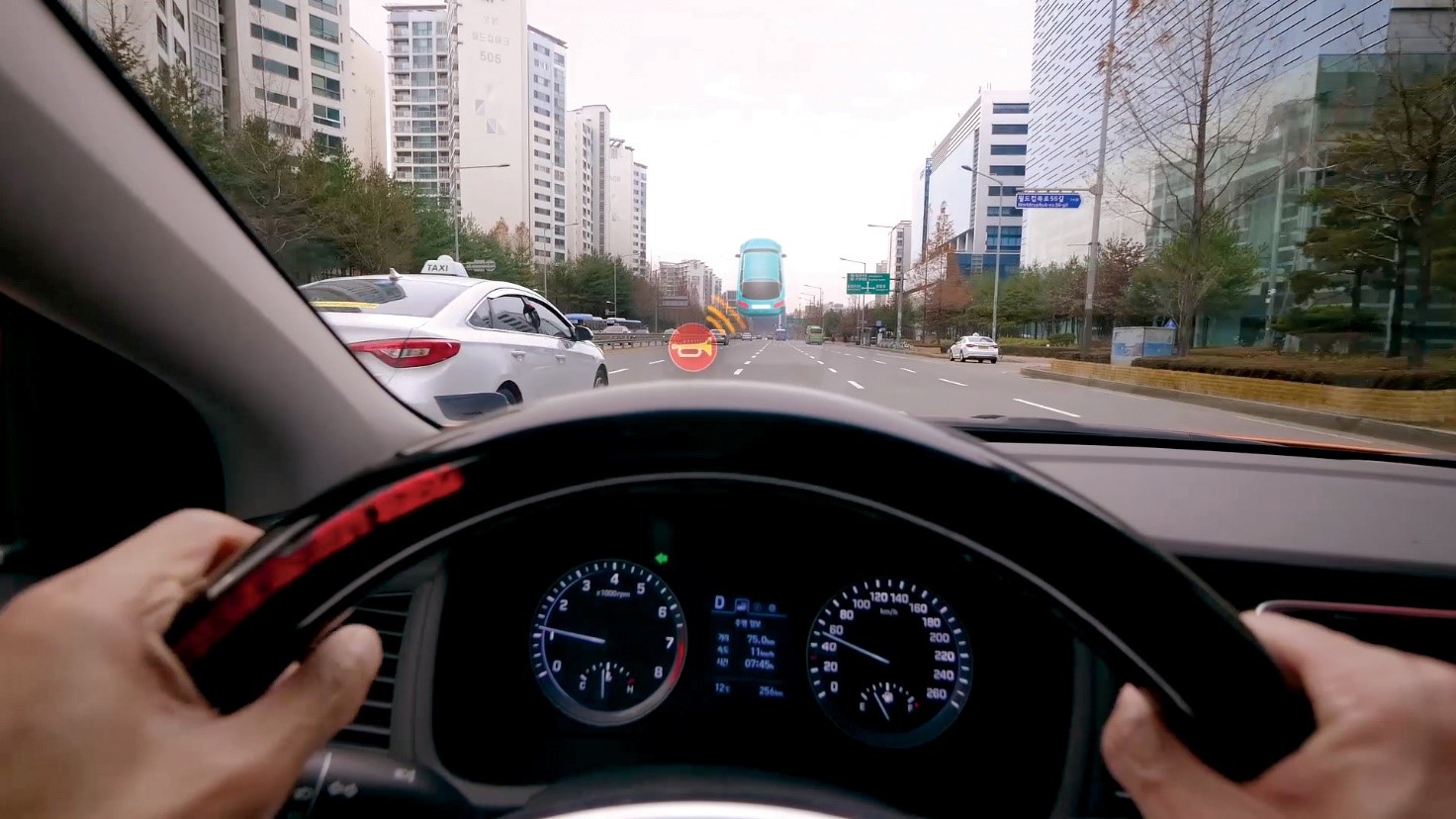 Глухонемые могут водить. Driving Hyundai. Водитель с нарушением слуха такси. Hyundai Technology. За рулем человек с нарушением слуха.